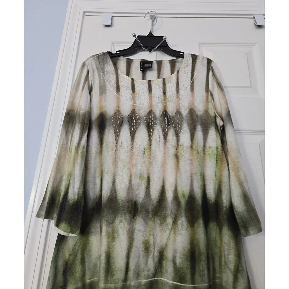 New Directions Womans 3/4‎ Top. Size Medium.